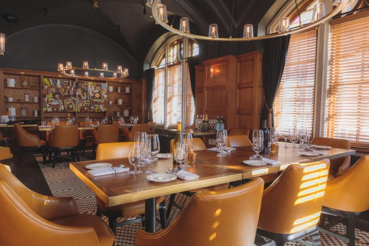 The Union Club At Purdue University, Autograph Collection 4*